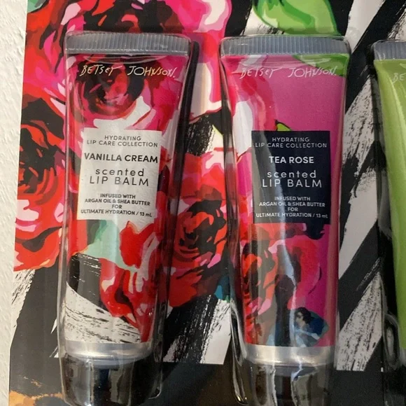 Betsey  Johnson 7 pc  hydrating lip Balms NWT Christmas - Picture 4 of 7